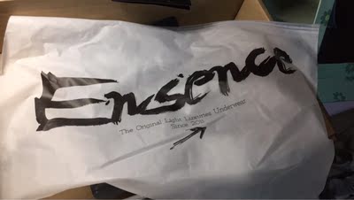 在艾舒客买了两次了 这次买内衣送了我一内裤 内衣试了一下挺合适就直接洗了 包装也挺好的