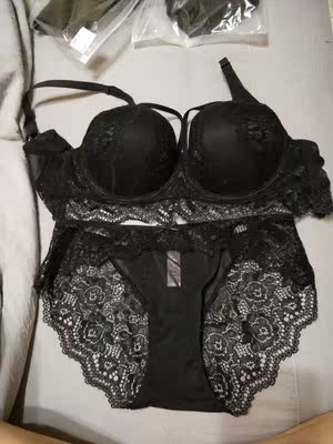 内衣很不错 挺性感的 聚拢效果也还可以 质量挺不错的 这个颜色很正很洋气超喜欢