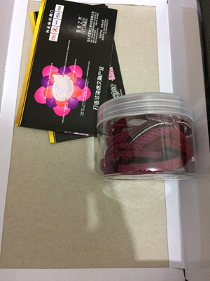 一直以来都穿你们家的衣服，质量和实体店的一样，价格还实惠，客服瑶瑶人很耐思，即使很晚了也很有耐心 ，以前一直穿75B，给了数据给到客服，建议买了80B，一收到就试穿了一下很舒服，合身，感觉以前没有买对内衣，哈哈哈，还送了一些小礼物开森，满意，赞