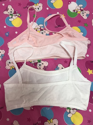 买了两款,款式都很好看,宝贝穿上就说舒服,比原来给她买的背心款好,天热很透气,不闷,肩带弹性很好,不勒肉,全棉材质很放心。 买了两款,款式都很好看,宝贝穿上就说舒服,比原来给她买的背心款好,天热很透气,不闷,肩带弹性很好,不勒肉,全棉材质很放心。