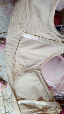 妹妹给发的链接买的，试穿了一下确实比我买的30几块2件的好，面料舒服，并且这个内垫不像我之前买的那种海绵的，那个我直接抽扔掉了，穿着不透气，这个摸着还挺舒服