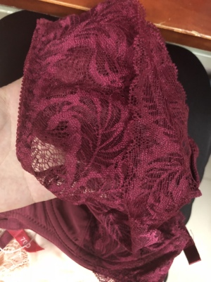 很不错，穿着超级舒服，很喜欢，第三次买了，以后再来，很喜欢的款式，就是内裤尺码有点小了，要是可以自由组合就好了。