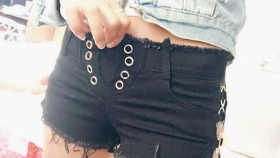 第一次拍了S码 结果裤子小了很多 后来换了M码 穿着正好 不过这裤子穿着穿着老是往上跑 勒着肉疼 之所以给好评 是因为店家讲信用 把寄去的快递费还给了我