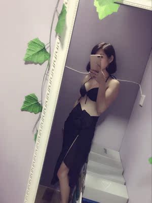 货到了迫不及待的穿了一下好看，穿起来集中给卖家一个好评。