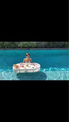 泳衣很棒,质量很好,去巴厘岛穿过一次拍照,70转,可咸鱼 泳衣很棒,质量很好,去巴厘岛穿过一次拍照,70转,可咸鱼