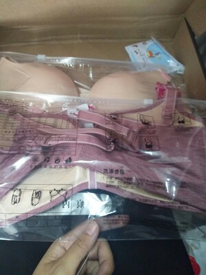 质量很好,快递也很快,送了小礼物,很喜欢 质量很好,快递也很快,送了小礼物,很喜欢