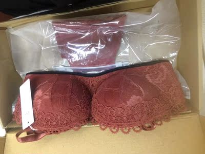 聚拢效果非常的理想，聚拢上托，穿上很舒适，很显胸型。以后可能会成为这家的粉丝了，感觉质量很好，穿起来贴身又舒服，款式也能选到自己喜欢的。肩带也很好，不用担心肩带掉，而且款式好看，亲戚朋友都让我帮忙买，都喜欢这些内衣，高品质啊....一定还会回购，认准你家了