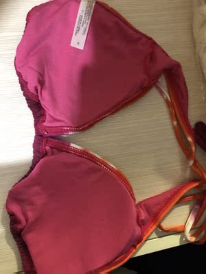 店家包裝很好，貨物沒有任何損壞或是破爛，非常的好！ 物流也是非常快，很快就發貨，很快就收到唷！  在店亂買了幾套，貨品跟圖片完全一樣，沒有色差，顏色好美美？沒有任何其他徧差！非常值得，非常滿意和喜歡！  今次是為了去日本韓國澳洲旅行的，到沙灘跟水上活動，拍照很美，才會來買吧，希望旅行的照片也會美美的，下一次旅行也會上來看看有沒有喜歡的款，我會再買。  拆開了發現的質量都很好的，試穿了也很合身，胸墊薄薄的，而且又可以拿出來的，不錯，穿上了非常顯胸，本人就平胸吧～也看到出有一點點的胸部，值得我下一次有空也會再來買吧！剛好遇到有優惠，非常平宜！我就打算給你們店好評，五星吧！