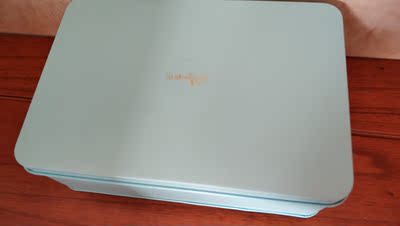 质量很好，很粘！还送了乳贴还有盒子！