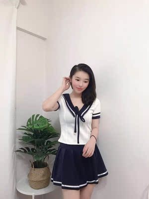 连衣裙收到了，穿上非常喜欢，质量很好，显身材！款式很好，推荐大家购买。