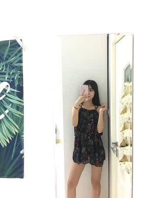 泳衣感觉不错，非常聚拢，与商家描述一致，客服态度很好，物流也很快，非常满意！