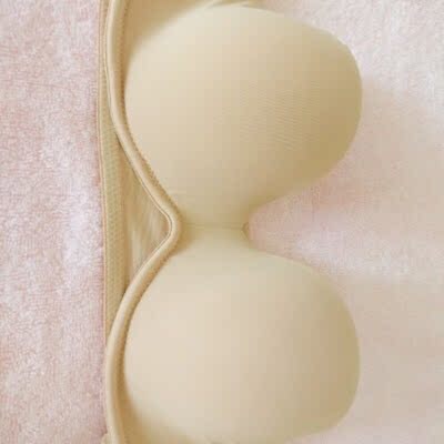 穿起来很舒服 面料很柔软，款式设计的合理，颜色还挺好看的，聚拢效果特别好，小胸也很显大。做工也非常细致，尺码很标准，而且价格特别优惠，穿上很舒服，没什么怪味，很放心，款式时尚又便宜。特地穿了一段时间才来追加评价的，穿了几次之后没有掉的感觉， 洗了也没有掉色 没变型，价位还不贵 感觉自己真的是买到宝了 很满意的一次购物。