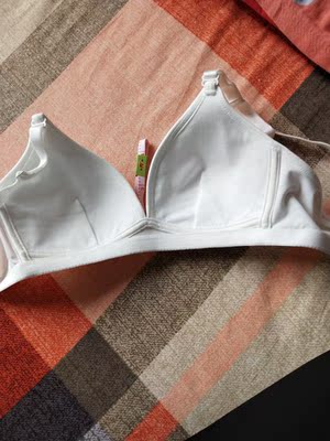 物美价廉，冰丝的，一点都不捂，质量很好，物美价廉，稍微有点空杯，会回购会推广！！！卖家还送了小礼物，喜欢喜欢！！