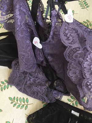 穿上真的舒服,很薄,颜值也很高,布料很柔软舒服,蕾丝美美的,穿着也合适而且也不外扩下垂,还会回购哒! 穿上真的舒服,很薄,颜值也很高,布料很柔软舒服,蕾丝美美的,穿着也合适而且也不外扩下垂,还会回购哒!