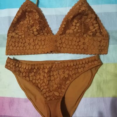 超级好看的一套内衣!特别薄,穿上很凉快!料子比普通蕾丝裹胸要好得多,很透气 超级好看的一套内衣!特别薄,穿上很凉快!料子比普通蕾丝裹胸要好得多,很透气