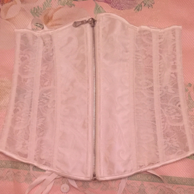 试穿了一下,觉得可以,我下围74,腰围70,臀围94,质量是不错的,摸到手里也感觉作工很好,柔软不扎人。 试穿了一下,觉得可以,我下围74,腰围70,臀围94,质量是不错的,摸到手里也感觉作工很好,柔软不扎人。