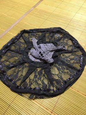 这个纱摸起来特别软，店家卖这么便宜真是赚啦，裙摆也好看，又性感，赞的不行啦