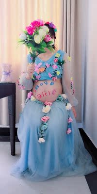 突发奇想，就搜索了网上租孕妇装，收到衣服都和新的一样，而且都很好看，让老公给拍的，省去了去影楼的钱，这样也能做个留念