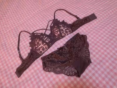 衣服质量很好，和图片一样没有差别的，穿着舒服，也很拢胸的！喜欢的美妹们快点拍哦！