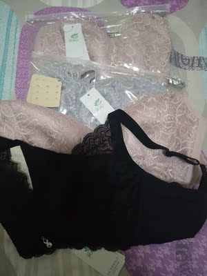 之前买过一次,觉得穿着好舒服,就连续买了四件,感觉之前在商场的内衣都白买了,完全没有束缚感,真的很赞,卖家好贴心在快递上还贴了条子,真的还会再来 之前买过一次,觉得穿着好舒服,就连续买了四件,感觉之前在商场的内衣都白买了,完全没有束缚感,真的很赞,卖家好贴心在快递上还贴了条子,真的还会再来
