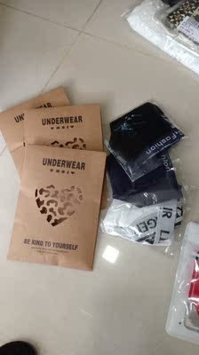 好好看好合身,装的小盒装也很可爱可以拿来用其他东西不错 好好看好合身,装的小盒装也很可爱可以拿来用其他东西不错