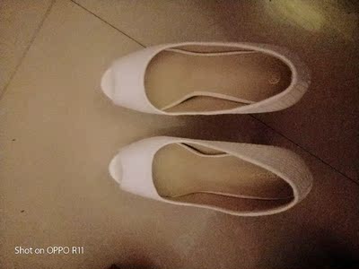 宝贝很满意，应该早就确定收货了，可一直太忙，没看淘宝，也想先穿几天看看，穿上这几天觉得鞋跟好看，高度又是自己喜欢的高度，而已也很便宜，我很喜欢