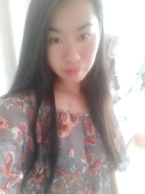 泳衣整体挺好的，就是外衣有点小失望，做工有点毛，太肥了，亲们可以大胆到的购买，很拢胸，我身高165体重115斤，平时穿36c我买的L号上衣正好，本人腿有点粗，平角裤有点嘞腿，建议腿粗的妹子买大一号！