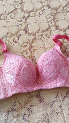 质量很好,手感摸着很舒服,价格比实体店便宜好多,上身感觉不勒,我先去实体店了看了,价格太贵。产品的包装也很好,送亲朋好友都挺不错的。喜欢的亲们可以下手 质量很好,手感摸着很舒服,价格比实体店便宜好多,上身感觉不勒,我先去实体店了看了,价格太贵。产品的包装也很好,送亲朋好友都挺不错的。喜欢的亲们可以下手