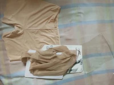 浪莎的质量确实好，给妈妈买的，号刚合适，还送了丝袜，可惜我太胖有点紧，准备在入手3条。安全裤冰丝面料很透气，太舒服了，值得购买，送的丝袜也很喜欢，谢谢卖家有心的服务。