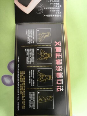 内衣真的很不错 很有重量 感觉里面的填充物手感有点儿像硅胶 但是和硅胶不太一样的是它有很多透气孔 而且没有那种钢圈束缚和压迫 穿起来也比较舒服 好评