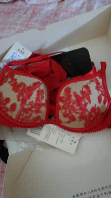 很漂亮,很舒服,也喜欢包装袋很漂亮,像个礼物 很漂亮,很舒服,也喜欢包装袋很漂亮,像个礼物