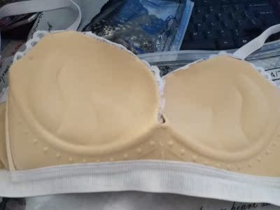 宝贝收到了，质量很好，卖家服务态度很好，买一送一很划算，质量和店里卖的一样，喜欢，下次有需要的话再来回购