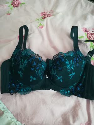 我是茜施尔的忠实粉，多年来都是穿的这个牌子，质量没话说，这款很贴合，上身效果不错，好评！