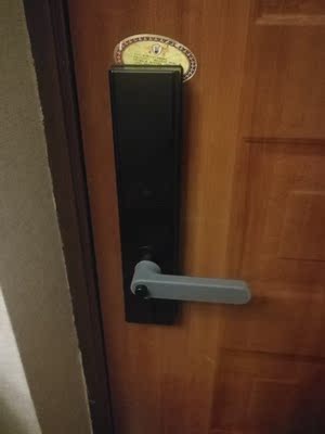 解说门锁装鹿客classic智能指纹锁怎么样，安全灵敏吗？好用吗？