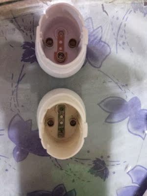 左边是新买的，右边是澳洲带回来的，新买的分量轻，不知道真假了？！