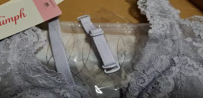 蕾丝很好看,穿上也很舒服,双11必回购啊。而且肩带是可拆卸的。 就是不知道配的这个这么短的肩带是做什么用途的 蕾丝很好看,穿上也很舒服,双11必回购啊。而且肩带是可拆卸的。 就是不知道配的这个这么短的肩带是做什么用途的