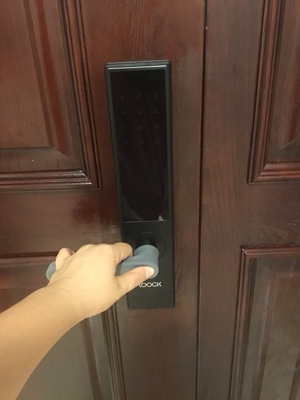 讨论门锁装鹿客touch智能指纹锁怎么样，安全灵敏吗？会被破解吗
