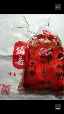 快递很保密。包装非常的精美。质量很好。手感光滑，试穿了一下很舒服，魅力四射的，很性感诱人。绣花很精美，买的大红色很喜庆，特别喜欢。打算再买两套送给闺蜜。