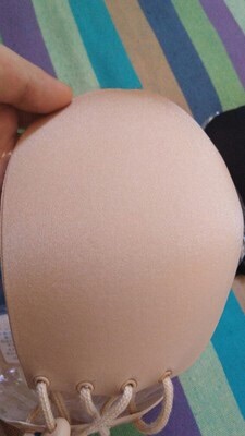 真的很不错的 ，完全没有痕迹 ，很服帖。超级聚拢，硅胶摸着也很舒服。没有掉，粘度好强特此推荐 准备过几天出去旅游接着穿。触感也很舒服，没有异味，材质很赞！比那种普通的效果好太多了！超值了。实在是太贴心了，好棒！这种产品真心好，以后有需要必须回购啊，太值了