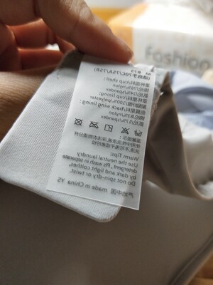 第一眼就感觉包装很精致，里面的袋子也很不错。特别是质量，很轻很滑很软，总之很舒服，买一送一简直不要太划算，可能以后都会在这家买内衣了吧，希望以后多多搞活动。