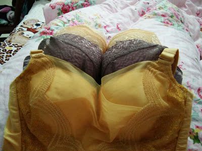 对于小胸MM来说，这款文胸不如有钢圈的聚拢，但是很舒服！好穿下次再买！