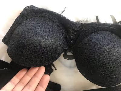 很不错哦，可以当抹胸穿，也可以弄X字肩带配吊带裙也很好。每次买一个款式的，友女都要我安利给她。上次还帮她买了好几件。