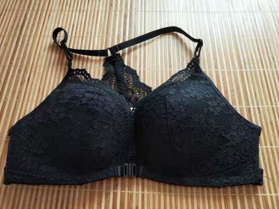 一直穿你家内内，宝贝依旧这么好，棉质面料轻肤很舒服性感小蕾丝，前扣设计穿脱方便，聚拢效果很棒，颜色也很正无色差，这次又有优惠活动果断拿下，必须好评！发货速度很快，下次继续回购。