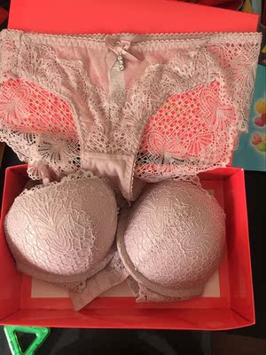 宝贝质量很好、雷丝也非常的好看，料子柔软不扎，聚拢效果很满意。