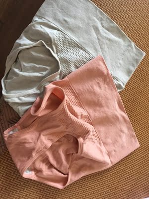 首先，不是棉的，然后昨天拿来之后就洗了，洗的时候有油乎乎的东西，不知道是什么，打了香皂都不行，洗完之后手上还是油乎乎的，不知道那么多好评哪来的，反正我拿到就是这样的