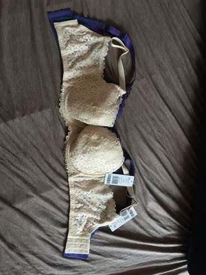 买的同款同码数，但大小有差距！紫色感觉是80E