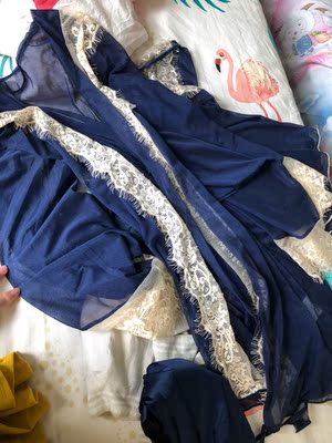 很漂亮，但是感觉像是买的情趣睡衣😅真透！不过很好看！喜欢！听说好评必须85字？不然没有积分？那么问题来了，怎么样才可以达到85字呢？这个问题在我的脑海里久久不去。马云爸爸怎么可以这样欺负我？不给我买冰阔洛也就算了，还让我一个二年级的小学生评论一定要写85字，哼！好过分啊，一定要记在小本本上！￣へ￣