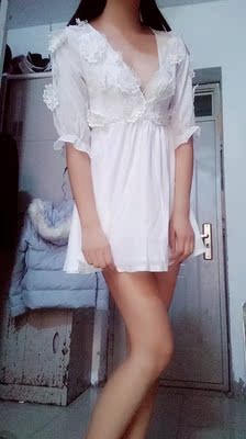 雪纺的料子 穿着很舒服  透气，夏天肯定凉快。仙女风~  白色的绣花美炸了  店家推荐的码数穿着刚刚好，满意。