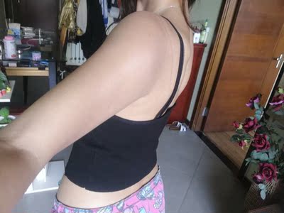 小胸福音。这回穿露背不尴尬了。准备去买两条更细的肩带。放心了，可以多囤两件了