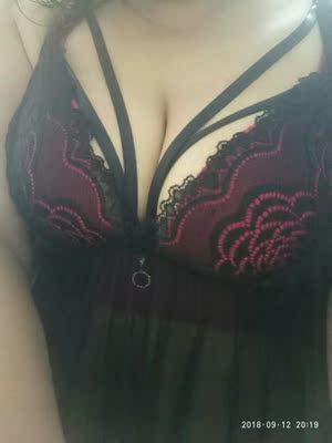 睡裙超级性感，简直是胖MM的福音，洗了澡穿了内衣直接拍的，老公说很不错。推荐其他姐妹购买，内衣也是熊猫家购买的哦！